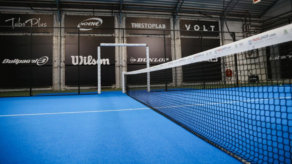 Can you cross the net with your racket in padel?