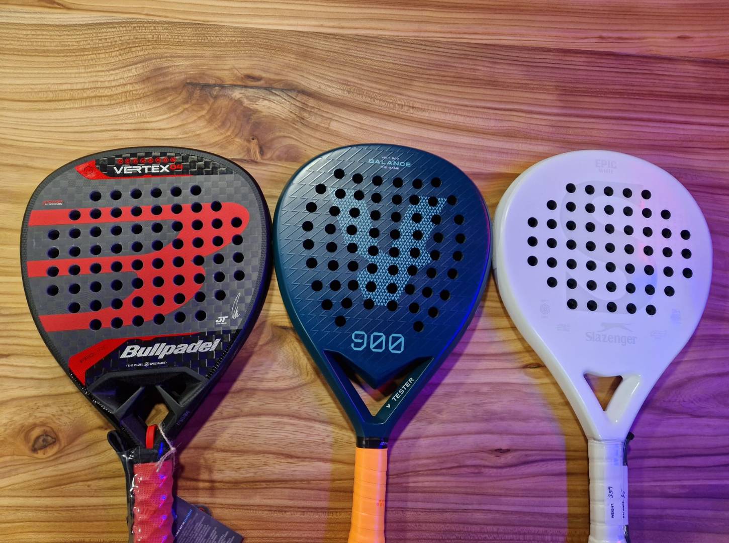 What are the different shapes of padel rackets?