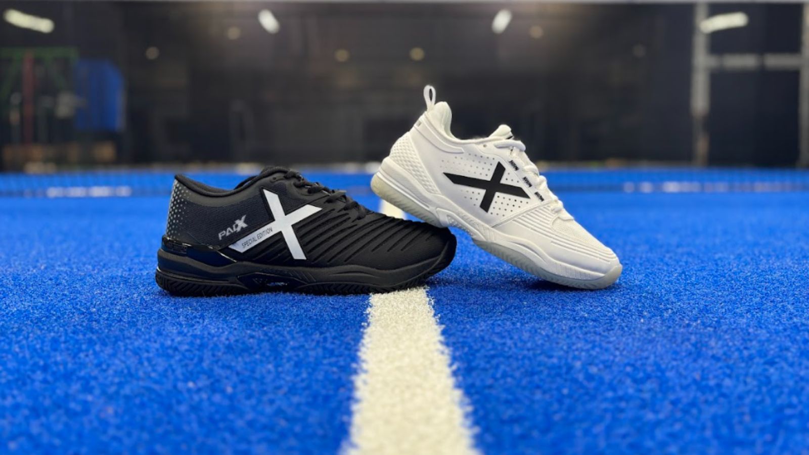How should padel shoes fit?