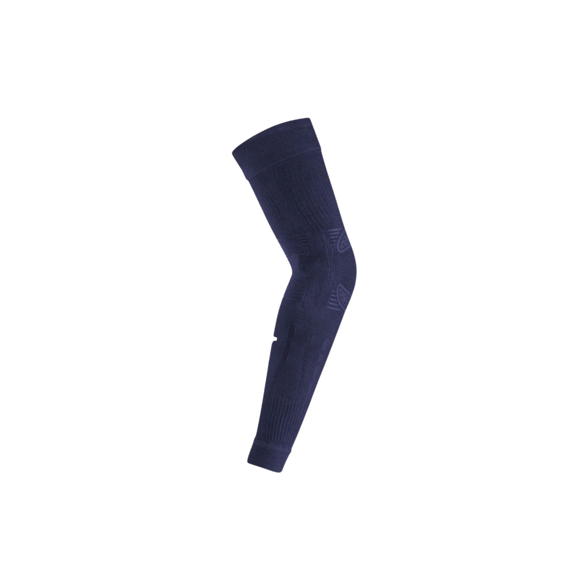 Floky NO STRAIN Evolution Sleeve Dark Blue side view highlighting the streamlined design, flexibility, and advanced arm support.