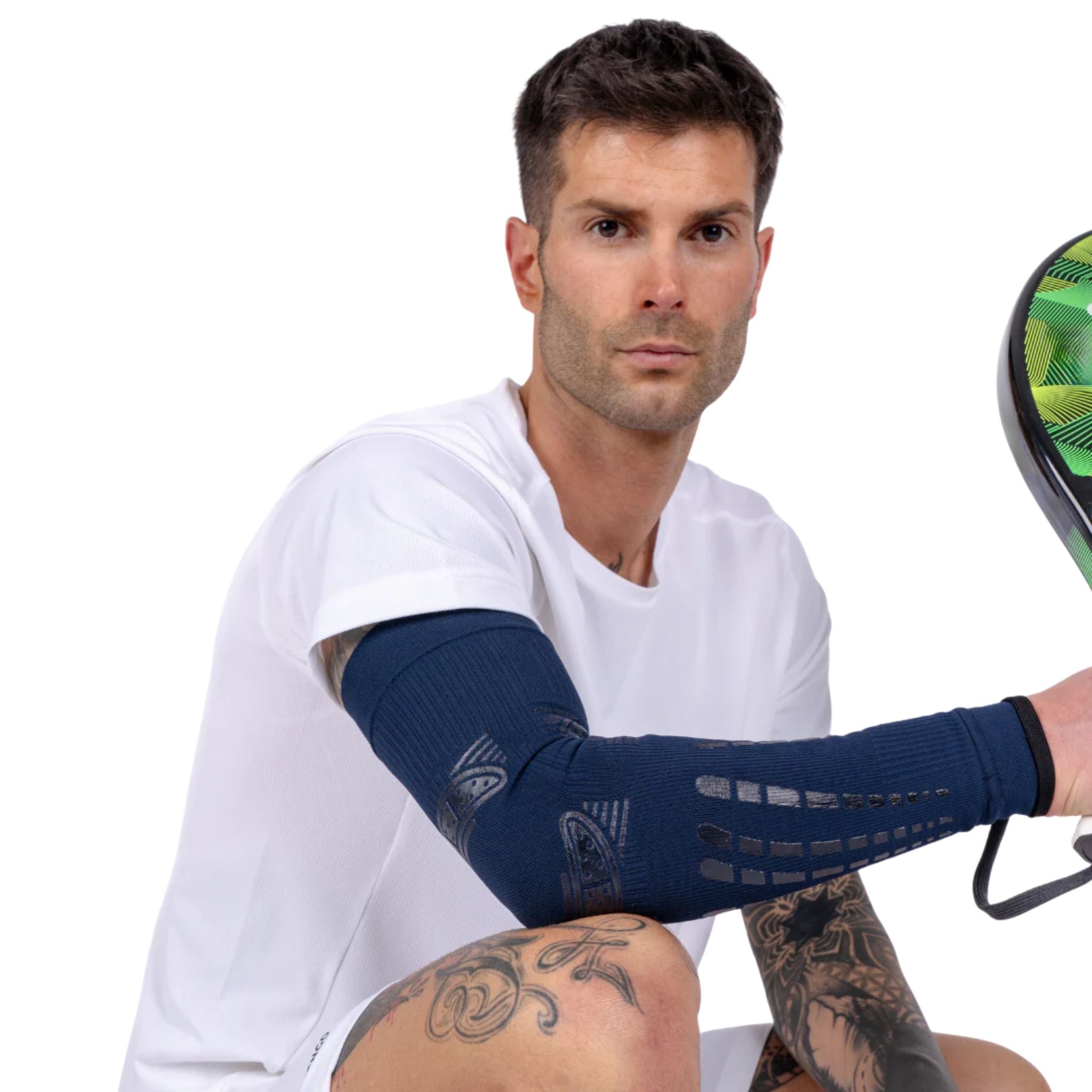 Floky NO STRAIN Evolution Sleeve Dark Blue worn on a bent arm, demonstrating flexible compression support, comfort, and unrestricted movement