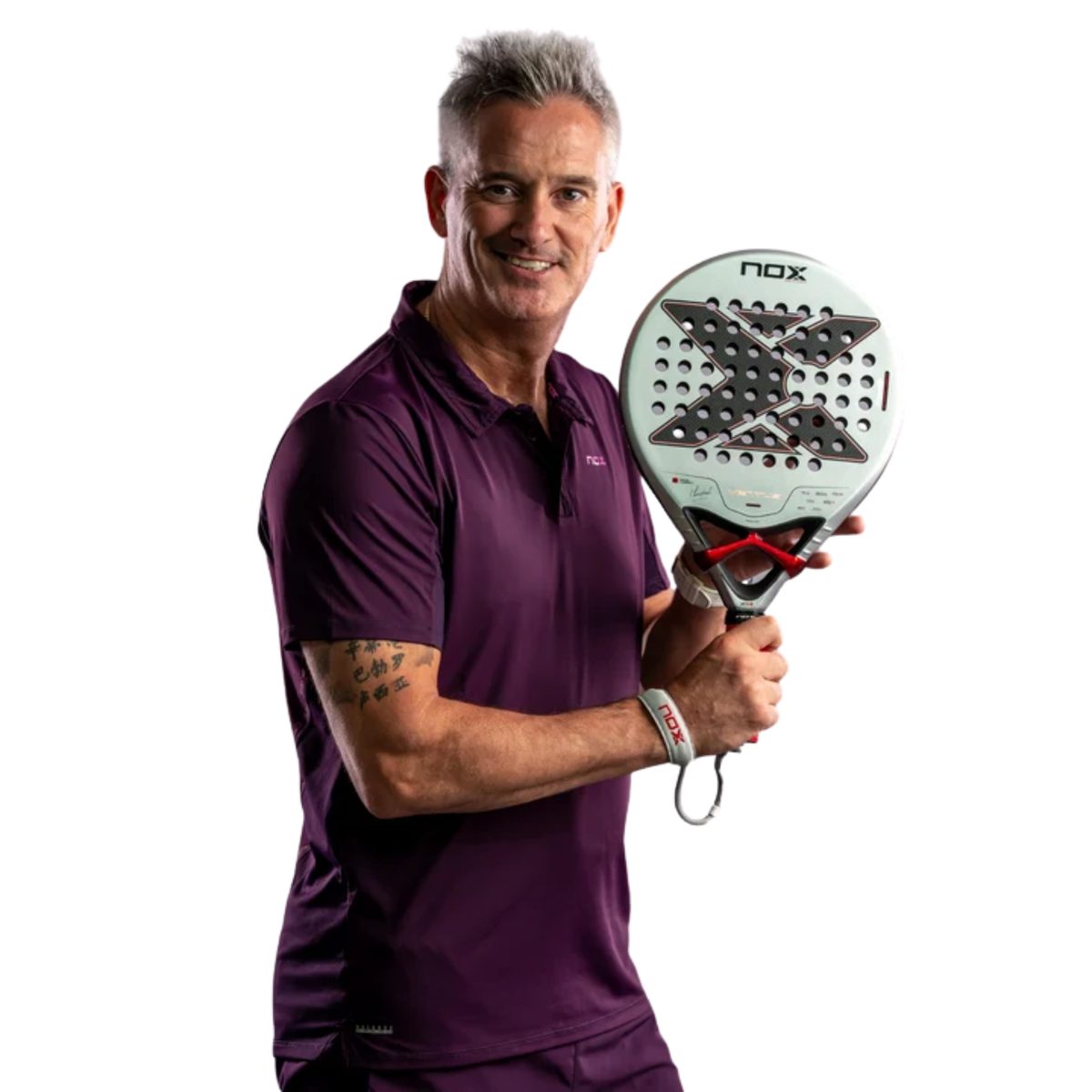 Miguel Lamperti holding the NOX Ventus Control 3K 2027 padel racket.