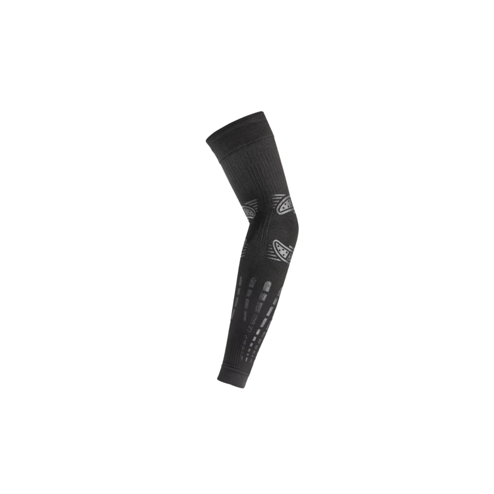 NO STRAIN Evolution Sleeve side view highlighting the streamlined compression profile and flexible support technology.