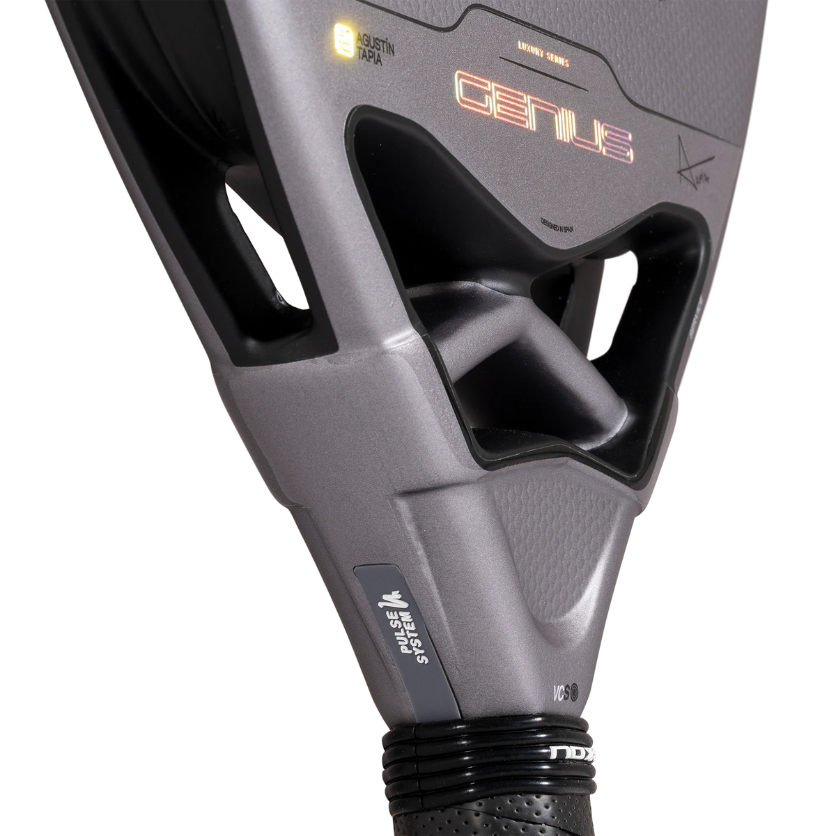 Three-quarter view of the Nox AT10 GENIUS 18K ALUM 2027 with metallic grey finish, silver details, black bridge and black handle.